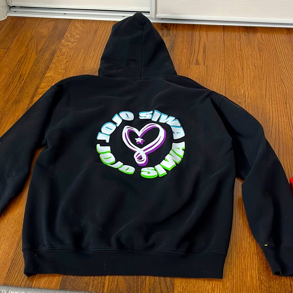 Jojo Siwa sweatshirt size M (extra used)